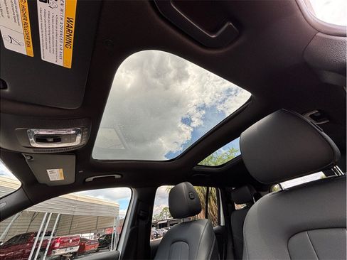 Used 2023 Mercedes-Benz GLB 250 4MATIC image 36