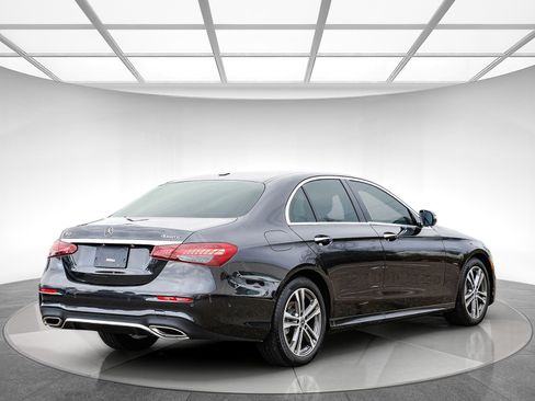 Used 2023 Mercedes-Benz E 350 4MATIC Sedan image 3