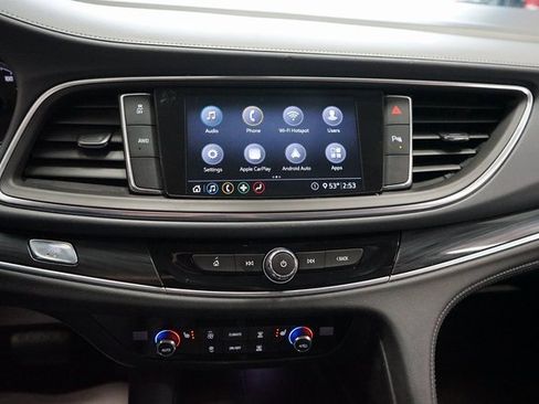 Used 2020 Buick Enclave Essence image 7