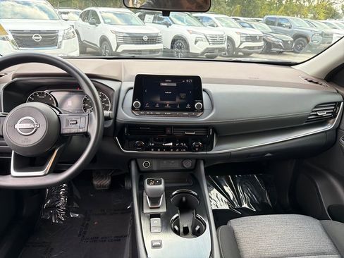 Used 2023 Nissan Rogue SV image 18