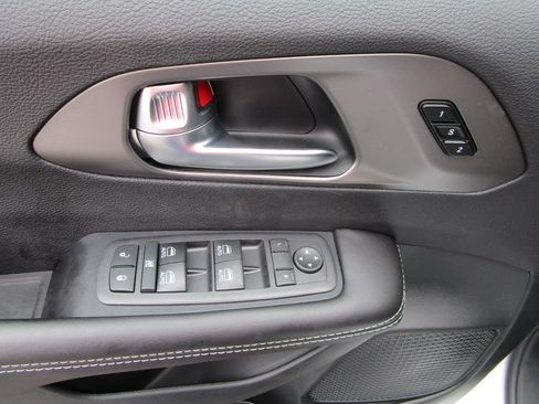 New 2027 Chrysler Pacifica Select w/ Family Tech Group FWD image 30