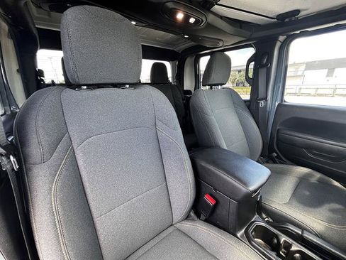 Used 2025 Jeep Gladiator Sport AWD/4WD image 9