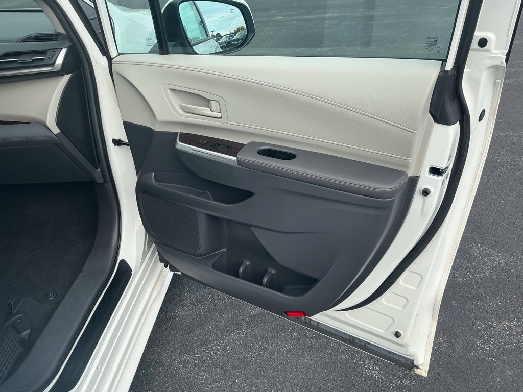 Used 2024 Toyota Sienna LE AWD/4WD image 25