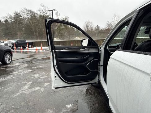 Used 2022 Jeep Grand Cherokee L Limited image 23