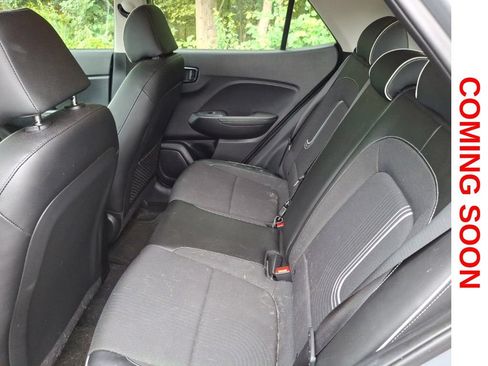 Used 2022 Hyundai Venue Limited FWD image 10