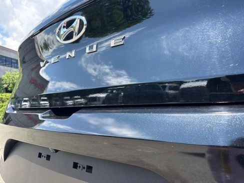 Used 2023 Hyundai Venue SEL FWD image 12