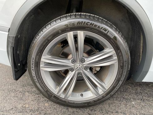 Used 2018 Volkswagen Tiguan SEL w/ R-Line Package image 25