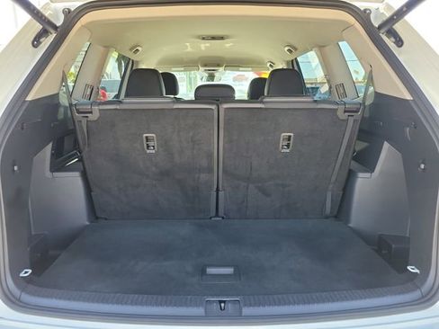 Used 2025 Volkswagen Atlas SE AWD/4WD image 9