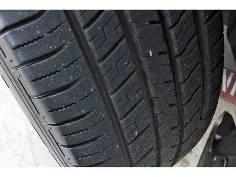 Used 2010 Buick Enclave CXL image 36