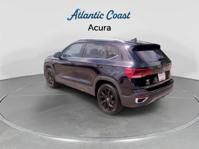 Used 2024 Volkswagen Taos SE w/ Black Wheel Package FWD image 6