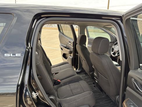 Used 2017 GMC Acadia SLE image 11