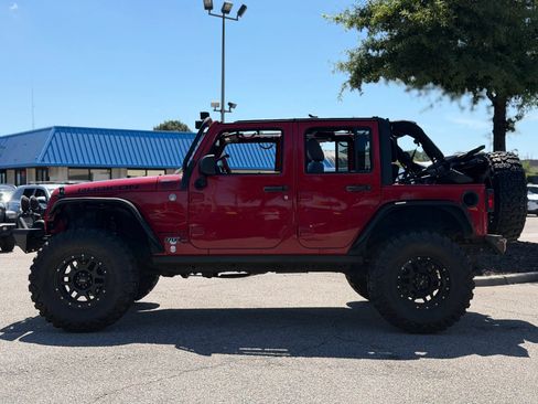 Used 2014 Jeep Wrangler Unlimited Rubicon w/ Connectivity Group AWD/4WD image 10