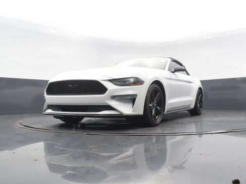 Used 2021 Ford Mustang Convertible w/ Equipment Group 101A RWD image 39