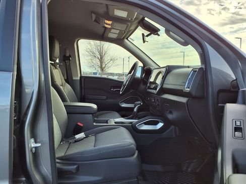 Used 2025 Nissan Frontier SV image 22