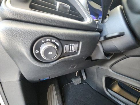 New 2025 Chrysler Pacifica Limited image 29