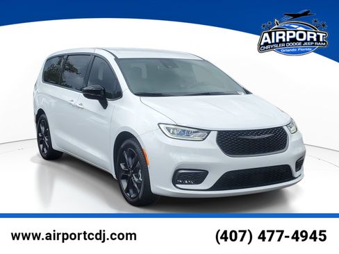 New 2026 Chrysler Pacifica Select FWD image 1