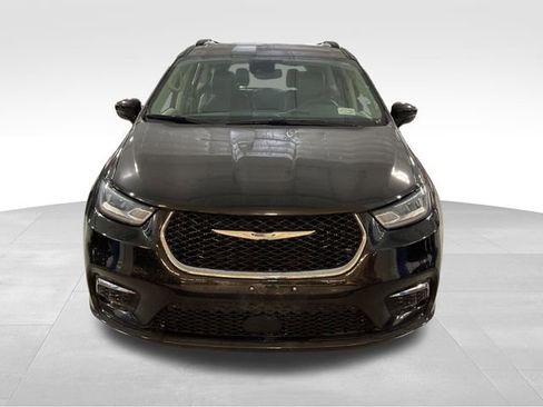 Used 2022 Chrysler Pacifica Touring-L image 2