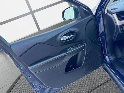 Used 2015 Jeep Cherokee Latitude w/ Comfort/Convenience Group image 21