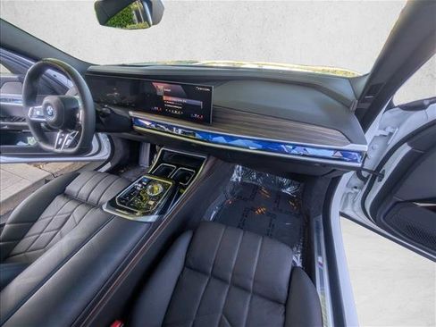 Used 2025 BMW i7 xDrive60 AWD/4WD image 25