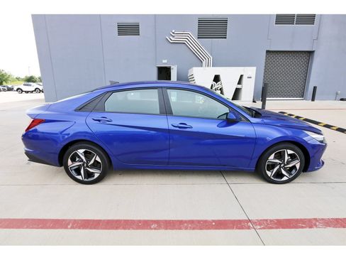 Used 2023 Hyundai Elantra SEL w/ Convenience Package FWD image 7