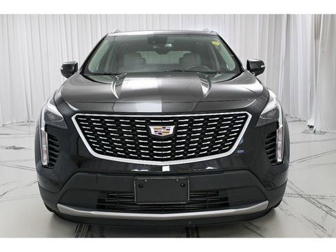 Certified 2023 Cadillac XT4 Premium Luxury image 3