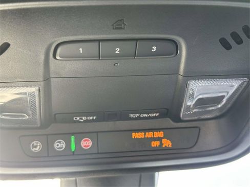 Certified 2023 Chevrolet Traverse LT w/ Rear Camera Mirror Package image 37