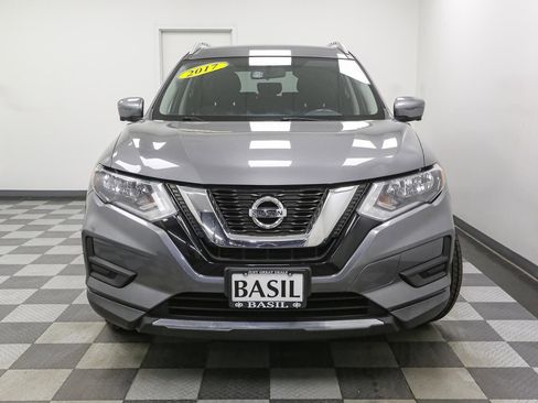 Used 2017 Nissan Rogue SV w/ SV Premium Package AWD/4WD image 3