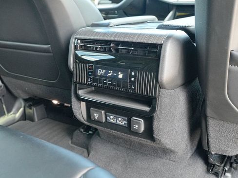 Used 2024 Jeep Wagoneer L Series III w/ Flexible Seating Group AWD/4WD image 25