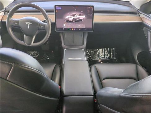 Used 2025 Tesla Model Y Long Range image 18