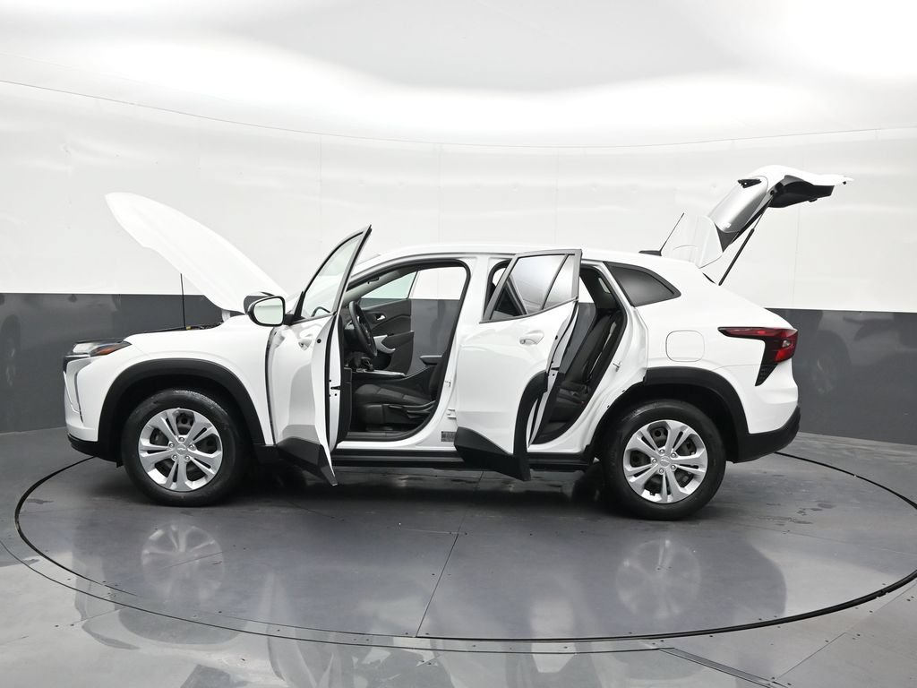 Used 2024 Chevrolet Trax LS w/ Driver Confidence Package FWD image 33