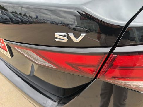 Used 2024 Nissan Sentra SV FWD image 11