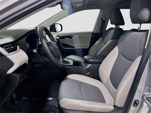 Used 2023 Toyota RAV4 XLE image 17