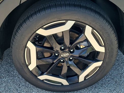 Used 2024 Kia Telluride EX w/ EX Captain's Chair Package FWD image 8