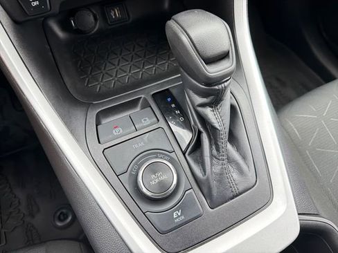 Used 2024 Toyota RAV4 AWD Hybrid image 15