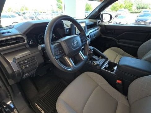 Used 2025 Toyota Tacoma SR5 AWD/4WD image 12