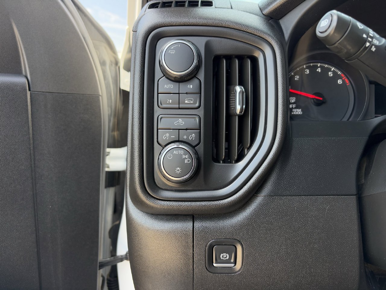 Used 2024 Chevrolet Silverado 1500 W/T w/ Trailering Package AWD/4WD image 23