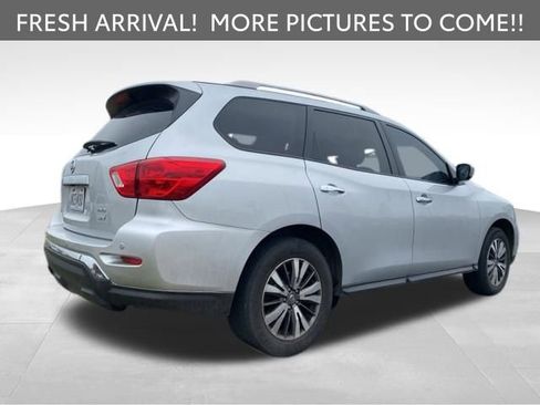 Used 2019 Nissan Pathfinder SV image 4