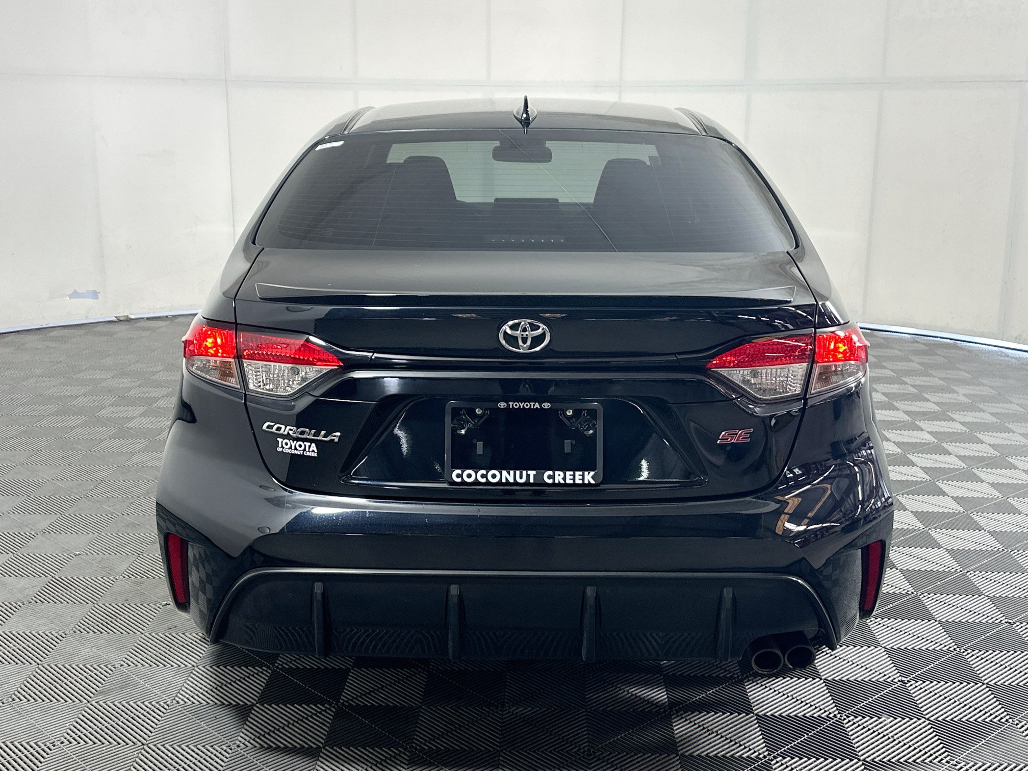 Used 2023 Toyota Corolla SE FWD image 4