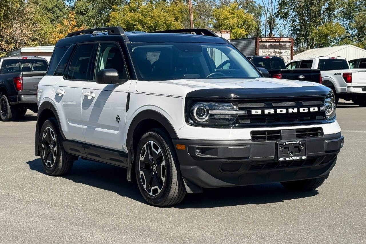 Used 2023 Ford Bronco Sport Outer Banks w/ Tech Package AWD/4WD image 1