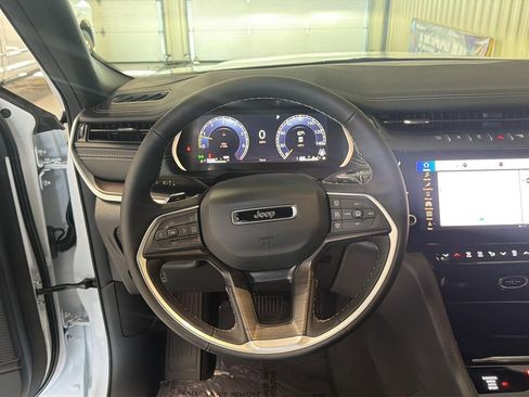 New 2026 Jeep Grand Cherokee L 4WD image 32