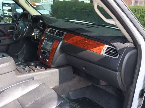 Used 2013 Chevrolet Suburban 2500 LT AWD/4WD image 45