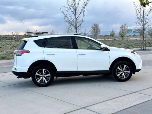 Used 2018 Toyota RAV4 XLE image 4