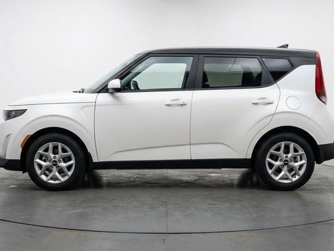 Used 2025 Kia Soul LX w/ LX Technology Package image 5