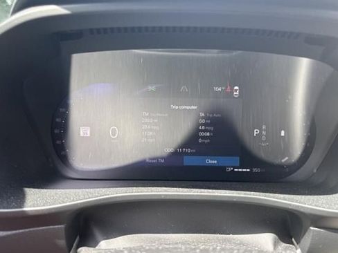 Used 2024 Volvo XC40 B5 Plus w/ Protection Package Premier AWD/4WD image 3