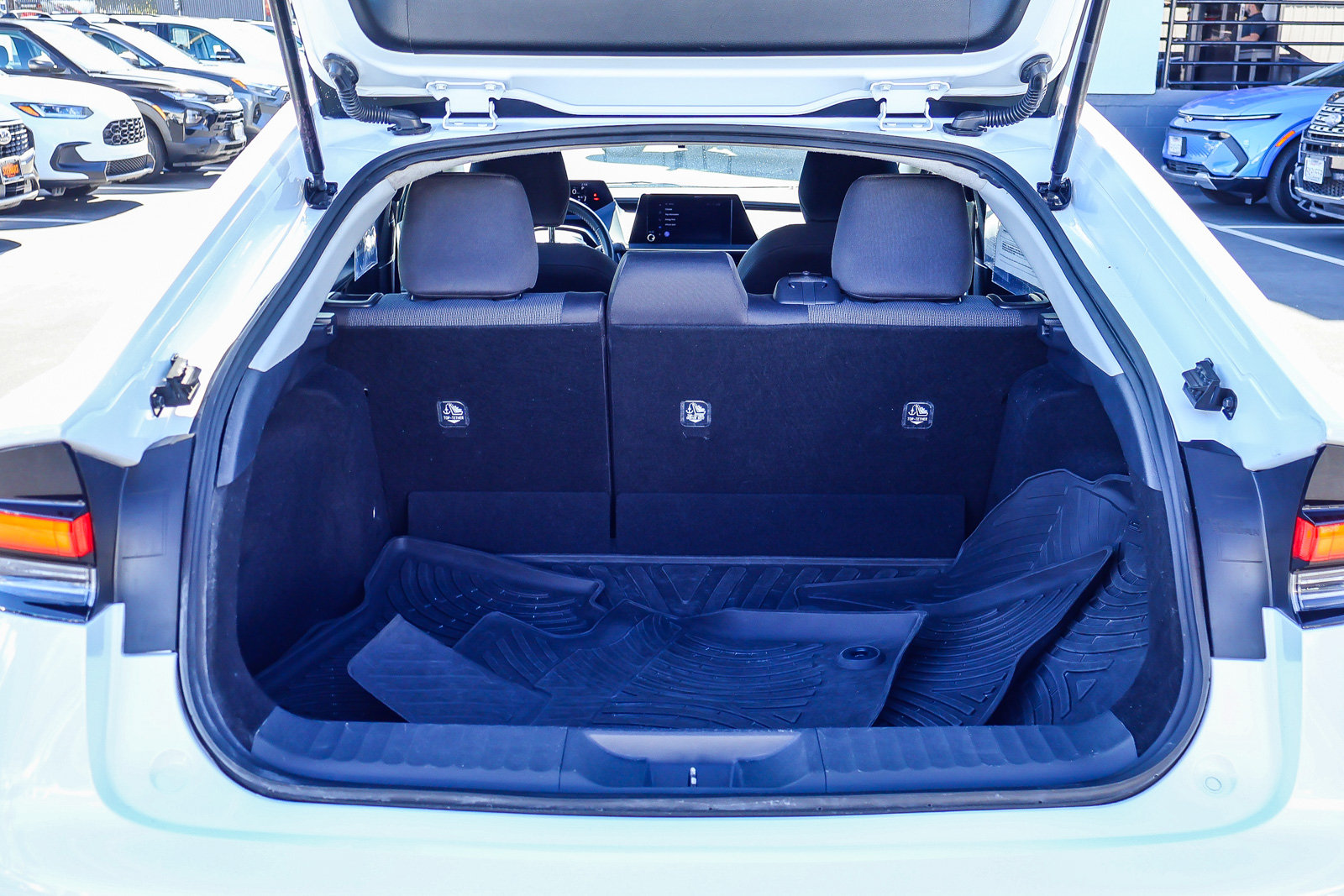 Used 2023 Toyota Prius LE FWD image 14