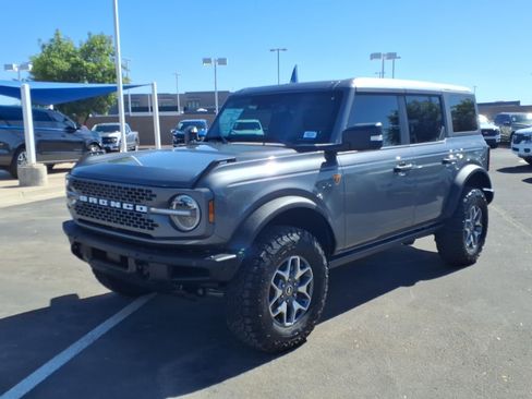 Certified 2025 Ford Bronco Badlands AWD/4WD image 8