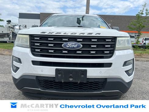 Used 2017 Ford Explorer XLT w/ Equipment Group 202A FWD image 8