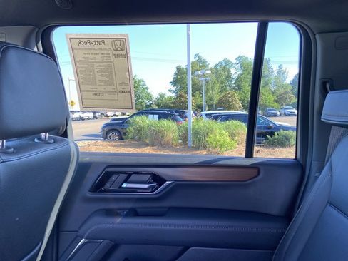 Used 2025 GMC Yukon XL Denali AWD/4WD image 54