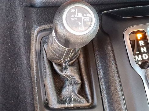 Used 2024 Jeep Wrangler Unlimited Rubicon 4xe AWD/4WD image 25