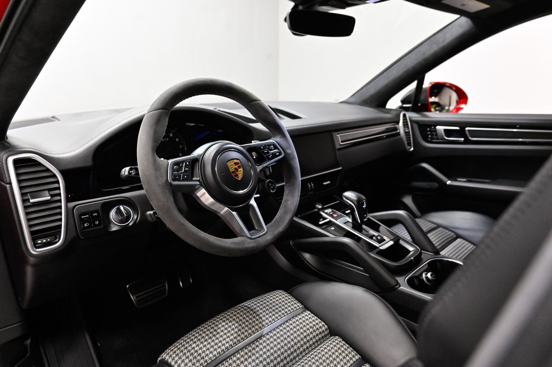 Used 2021 Porsche Cayenne GTS AWD/4WD image 7